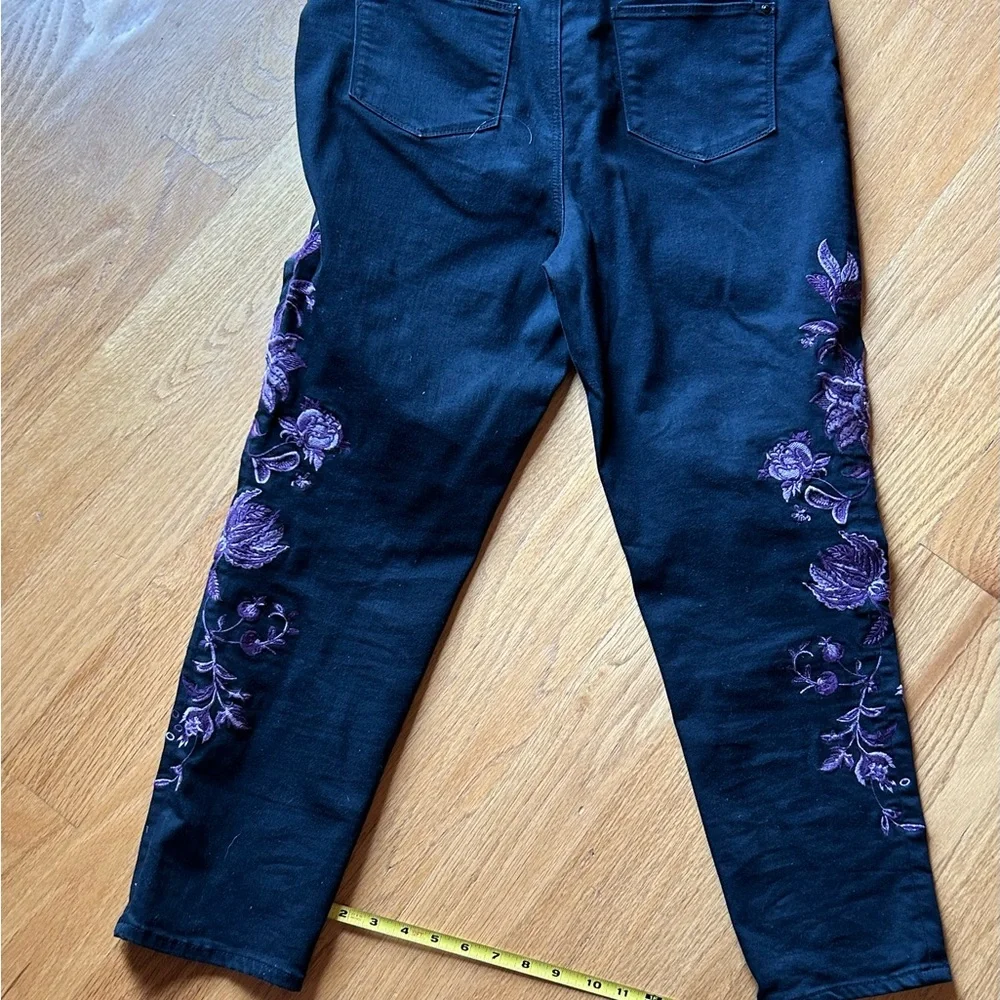 Chico’s So Slimming Girlfriend black embroidered ankle jeans - EUC - Picture 6 of 6
